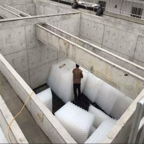 沉淀池斜管填料规格详解与六角蜂窝斜管安装示意图——天亿环保专业指南